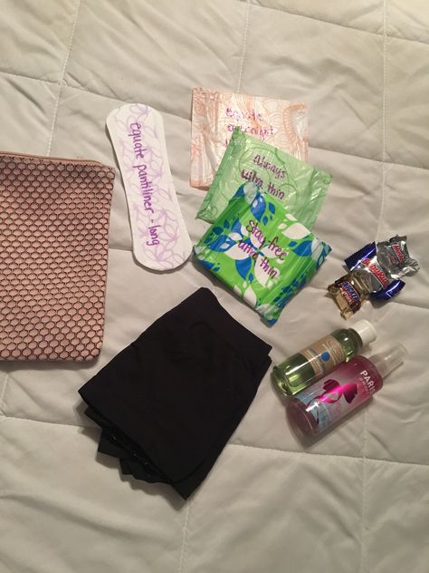 Girls first period bag.  Include chocolate and put several different pads or tampons in the bag and write what kind they are so she can try different kinds and let you know which one she liked best. Girlfriend On Period, Period Things, Period Bag, On Period, Period Care, Period Pads, Pads Tampons, Menstrual Health