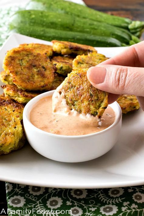 Squash Patties, Baked Zucchini Fritters, Veggie Nuggets, Squash Fritters, Zucchini Patties, Veggie Fritters, Zucchini Chips Baked, Appetizers For Kids, Dip Sauce