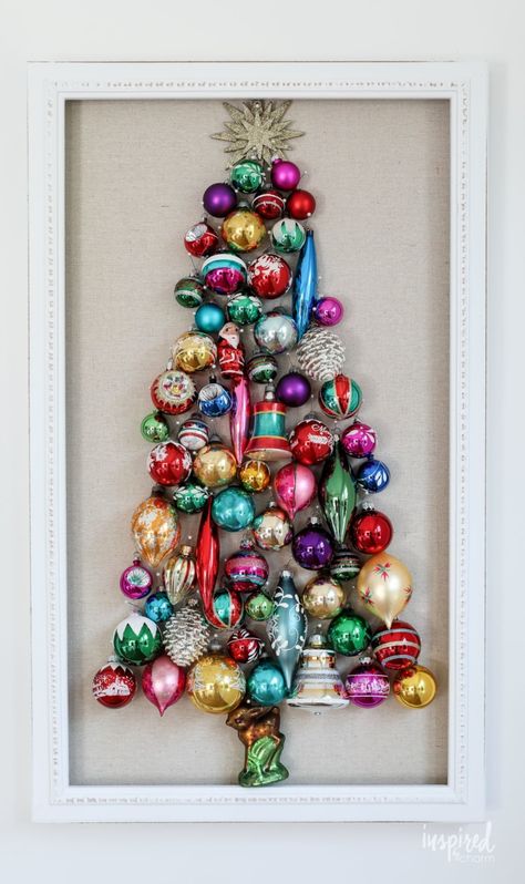 Christmas Ornament Tree Diy, Diy Christmas Wall, Vintage Ornament Wreath, Wall Christmas Tree, Ornament Wall, Homemade Christmas Decorations, Ornament Tree, Christmas Ornament Wreath, Tree Wall Decor