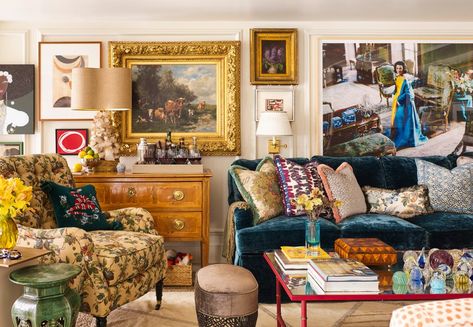 Southern Eclectic, Picture Placement, Antique French Chairs, Maximalist Living Room, Paloma Contreras, Living Room New York, Coffee Style, Inspiring Interiors, Modern Eclectic