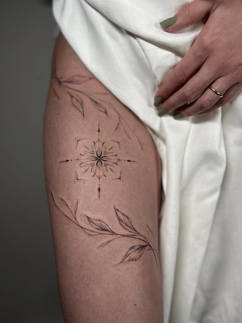 It takes great skill to provide clean lines that are this delicate. Thanks to 8 years of practice I’ve mastered this technique to be able to provide the most delicate outcomes. Flora and abstract are beautiful mix together. Botanical Tattoo Fine Line, Fine Line Tattoo Thigh, Ornamental Thigh Tattoo, Fine Line Thigh Tattoo, Thigh Hip Tattoo, Floral Ornamental Tattoo, Delicate Floral Tattoo, Artwork Tattoo, Floral Thigh Tattoos