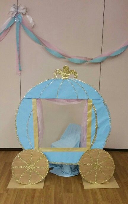 Cinderella carriage photo booth. Cinderella Door Decoration, Princess Party Photo Booth, Cinderella Trunk Or Treat Ideas, Cinderella Balloon Arch, Cinderella Carriage Diy, Diy Cinderella Carriage, Cinderella Backdrop, Princess Photo Booth, Cinderella Theme