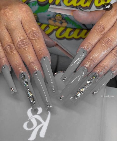 Grey Long Nails, Grey Acrylic Nails Designs, Gray Nails Acrylic, Gray Acrylic Nails, Beige Nails Design, Nail Vibes, Grey Acrylic Nails, Grey Nails, Beige Nails