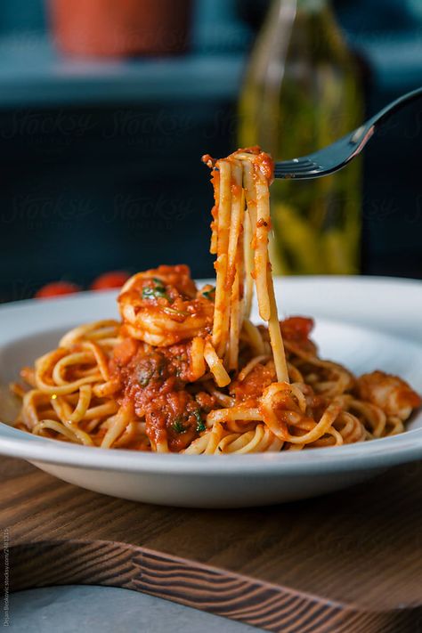 Spaghetti Photography, Western Food Photography, Pasta Sauce Photography, Mediterranean Food Photography, Pasta Food Photography, Pasta Photoshoot Food Photography, Pasta Restaurant, Pasta Photography, Pasta Photography Food Styling Ideas