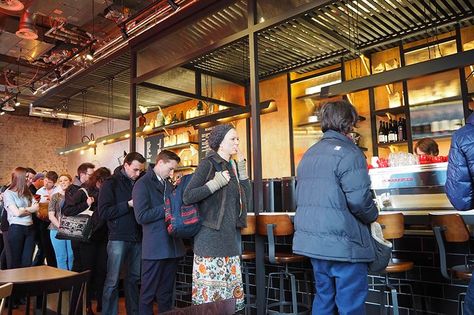 Sitting At Coffee Shop, Work At Coffee Shop, Coffee Shop With People, People Having Coffee, Person Sitting In Coffee Shop, Coffee Shop Photography, Big Coffee, Coffee Business, Business Intelligence