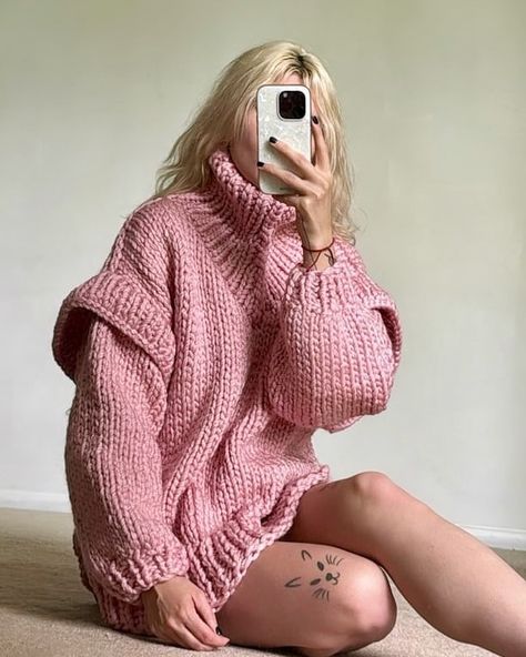 PINK 🌺🩷 #pink #sweater #oversized #chunky #knit #mumshandmade #fashion #knitwear Chunky Knit Sweater Dress, Fashion Knitwear, Fashion Feminine, Knitted Dresses, Aesthetic Outfit Ideas, Spring Couture, Crochet Inspo, Sweater Oversized, Spring Fits