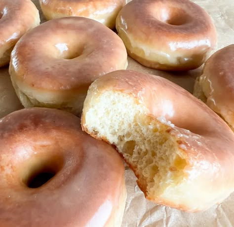 Glazed Sourdough Donuts - Made in Motherhood Sourdough Donut, Sourdough Donut Recipe, Sourdough Dessert, Sourdough Breakfast, Everything Sourdough, Using Sourdough Starter, Recipe Using Sourdough Starter, Owl Quilts, Baking Sourdough