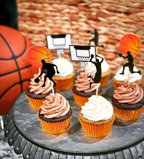 Basketball Birthday Cupcakes, Basketball Cupcakes Ideas, Ball Theme Birthday, Basketball Cupcakes, Basketball Birthday Cake, 1 Year Birthday Party Ideas, Basketball Themed Birthday Party, Cute Anniversary Gifts, Basketball Cake