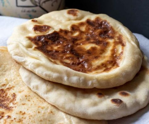 This sourdough flatbread is a delicious way to use up discard starter. Sourdough Discard Flatbread, Discard Flatbread, Sourdough Flatbread Recipe, Using Sourdough Discard, Sourdough Flatbread, Sourdough Discard Recipes, Sourdough Muffins, Roasted Eggplant Dip, Sourdough Pizza Crust