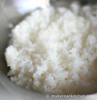 How to Cook Perfect Korean #Steamed #Rice My Korean Kitchen, Koreansk Mad, Rice On The Stove, Korean Kitchen, Asian Rice, Korean Food Recipes, Korean Rice, Perfect Rice, Food Korean