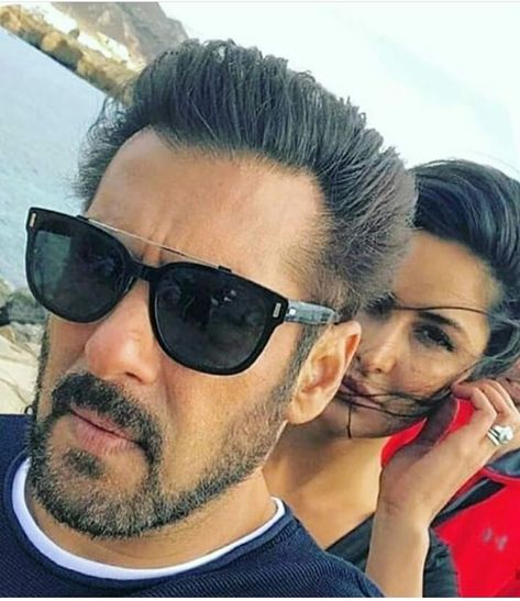 Salman, katrina , best jodi Salman Katrina, Selfie Photos, Virat Kohli Instagram, Bollywood Couples, Instagram Selfie, Like Comment Share, Virat Kohli, Katrina Kaif, Salman Khan