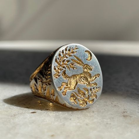 A new meticulously engraved detail to notice every time you look - Sterling Silver & 18k Plated Hare & Trap Ring by Castro Smith #castrosmith #futureheirlooms #augustla Fantasy Signet Ring, Custom Signet Ring, Signet Ring Men, Funky Jewelry, Jewelry Lookbook, Vintage Design, Jewelry Inspo, Dream Jewelry, Signet Ring