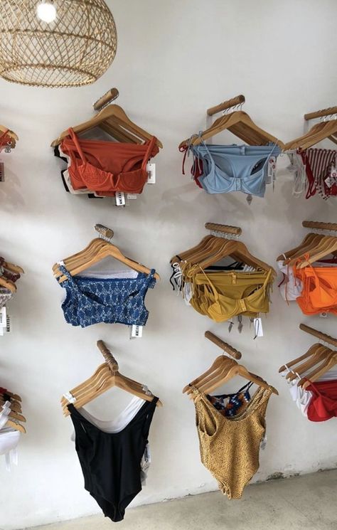 Bathing Suit Display Ideas, Womens Retail Store Design, Ideas Para Boutique, Swimwear Display, Small Retail Store Design, Clothing Boutique Ideas, Fashion Store Design, Retail Store Interior Design, Clothing Store Interior