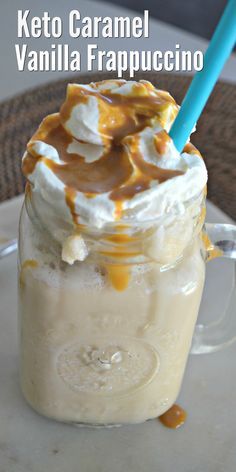 Keto Starbucks Vanilla Caramel Frappuccino Keto Frappuccino, Keto Beverages, Vanilla Frappuccino, Low Carb Starbucks, Dolce Poche Calorie, Keto Starbucks, Keto Coffee Recipe, Starbucks Vanilla, Desayuno Keto