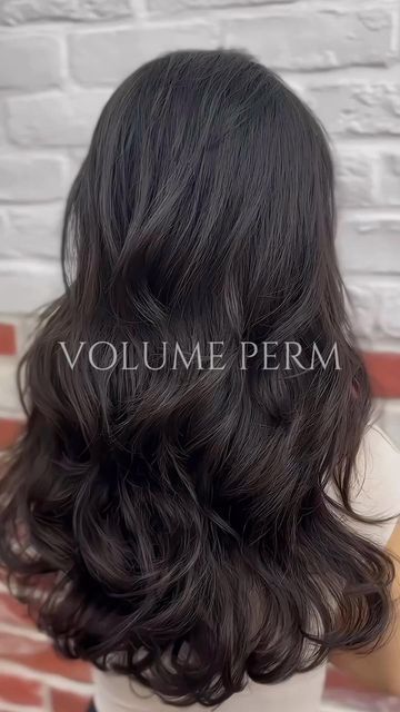 Beautiful Korean Hair Ideas for a Soft Glow Setting Perm Korean Short Hair, Permed Ends Of Hair, Korean Wave Perm Women, C Curls Korean, Volume Perm Korean, Korean Perm Before And After, Large Curl Perm Long Hair, Korean C Curl Perm Medium Hair, Volumous Curled Hair