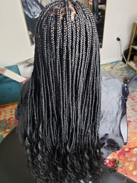 Curly Ends Box Braids, Box Braids Medium Length, Box Braids With Curly Ends, Curled Box Braids, Braids With Curly Ends, Medium Hair Braids, Medium Box Braids, Short Box Braids Hairstyles, Curly Braids