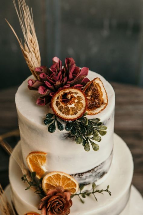 Wedding Cake featuring oranges Autumn Cake Ideas Birthday, Wedding Cake Fall, Unique Wedding Cake Ideas, Cake Fall, Wedding In October, Single Tier Cake, Boho Wedding Cake, Wedding Cake Ideas, Winter Wedding Cake