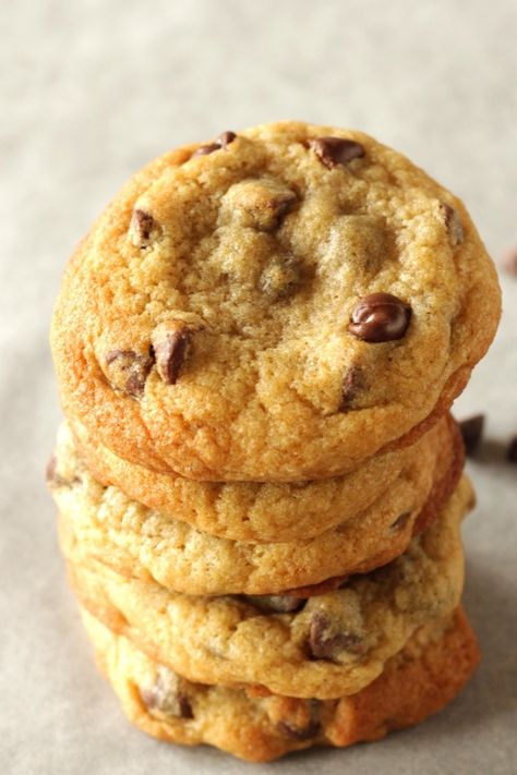 American Style Cookies, American Chocolate Chip Cookies, Chocolate Chip Cookie Cake Recipe, American Bakery, Crunchy Chocolate Chip Cookies, American Cookies, Easy Vanilla Cake Recipe, American Chocolate, Chocolate Chip Cookie Cake