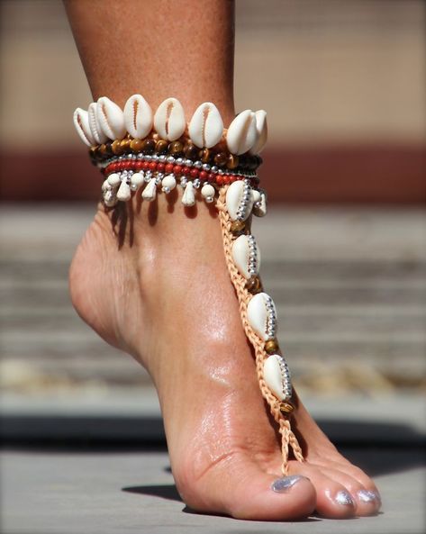 Beach Wear Accessories, Cowrie Shell Jewelry For Navratri, Sterling Silver Anklets, Afro Jewelry, Cowrie Shell Jewelry, Barefoot Sandal, African Accessories, Afrikaanse Mode, Cowrie Shells