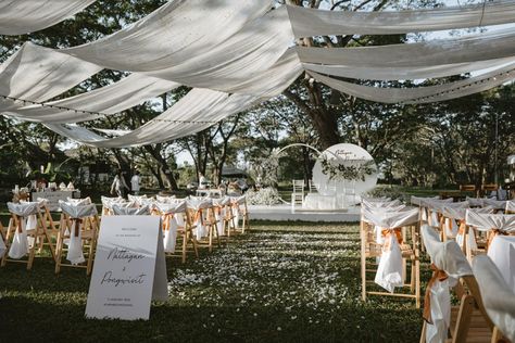 Dekorasi Wedding Outdoor, Palawan Wedding, Minimalist Wedding Reception, Wedding Reception Layout, Wedding Backyard Reception, Backyard Reception, Garden Theme Wedding, Wedding Stage Design, Wedding Backdrop Design