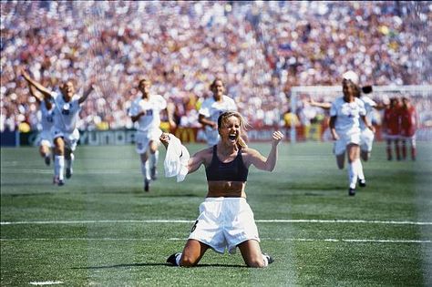 Brandi Chastain, Womens World Cup, Usa World Cup, World Cup Champions, Sports Marketing, Running Club, Usa Soccer, Women's World Cup, July 10