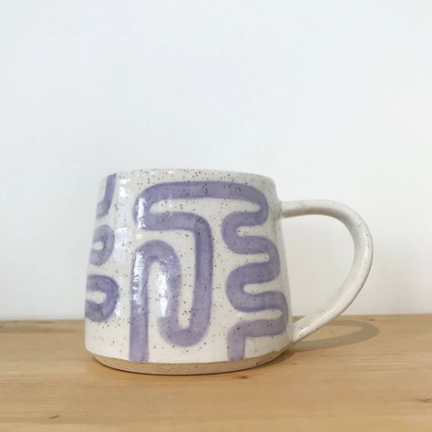 Pottery Paint Ideas For Beginners, Abstract Ceramic Painting, Mug Inspiration Paint, Funky Pottery Painting, Paint Your Own Mug Ideas, Funky Pottery Mugs, Ceramic Mug Designs Painted, Color Me Mine Ideas Mugs, Clay Mug Designs