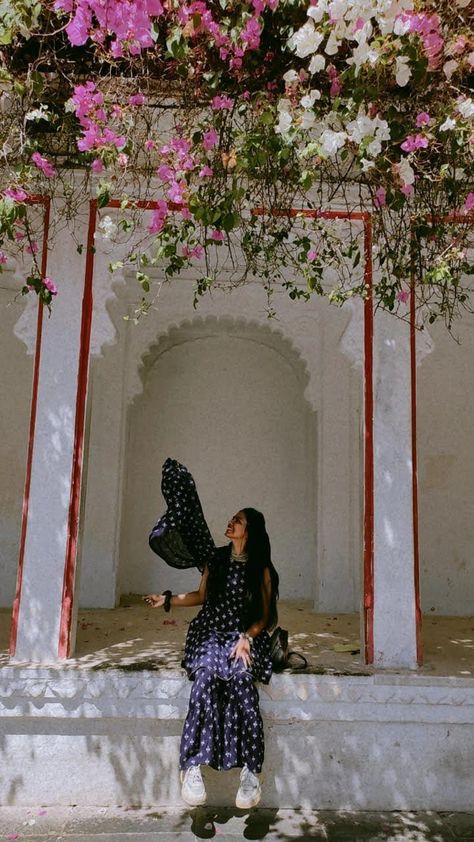 This is the most instagramable place in udaipur, saheliyon ki bari 🍂 Saheliyon Udaipur, Udaipur Photography, Jaipur Photography, Jaipur Trip, Reels Ideas, Tastemade Recipes, Travel Pictures Poses, Pictures Poses, Long Frocks