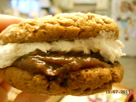 Shoofly Pie Whoopie Pies! Recipe at http://recipesforjudysfoodies.blogspot.com/ Pa Dutch Recipes, Shoofly Pie, Pennsylvania Dutch Recipes, Whoopie Pie Recipe, Nachos Recipe Easy, Dutch Food, Shoo Fly, Whoopie Pie, Creative Recipes