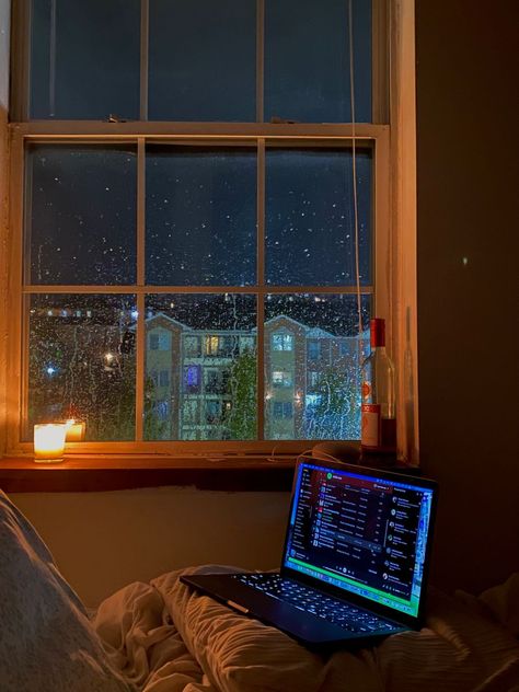 late night music aesthetic late night rain Late Night Vibes Aesthetic Music, Night Classroom Aesthetic, Chill Aesthetic Vibes Night Bedroom, Sleeping Late Aesthetic, Work At Night Aesthetic, Rain Music Aesthetic, Late Night Writing Aesthetic, Staying Out Late Aesthetic, Sleepless Night Aesthetic