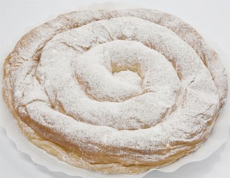 las mejores tiendas donde comprar ensaimadas en mallorca Apple Custard, Funnel Cake Recipe, Custard Filling, Funnel Cake, Sweet Pastries, Latin Food, Sweet Bread, Cooking Inspiration, Food Cakes