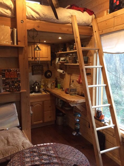 You might have space to squeeze in a bunk bed above that kitchen! 10 Bunk Bed Ideas for Tiny Houses | Tiny Homes Tiny Cabin Space Saving Ideas, Tiny House Bunk Beds, Hunting Organization, Mountain Hideaway, Tiny House Family, Casa Hobbit, Small Cabin Plans, Tiny House Swoon, House Bunk Bed