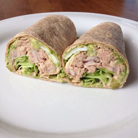 Whole wheat wraps with avocado, an eggwhite omelette, tuna and lettuce! Tuna Wrap Recipe Healthy, Tuna And Lettuce, Wraps With Avocado, Tuna Wraps Recipes, Wraps Recipes Healthy, Meal Box, Healthy Tuna, Recovery Food, Meal Prep Clean Eating