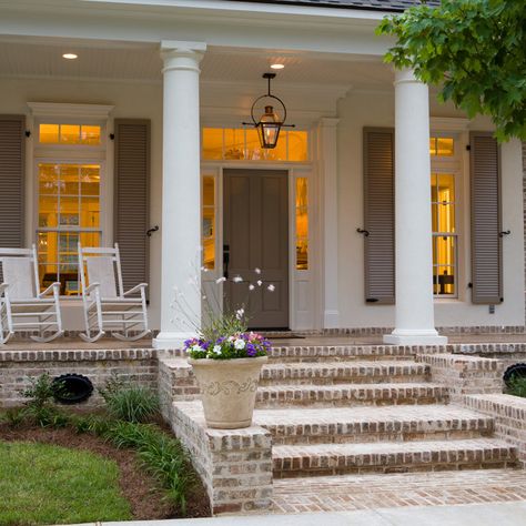 Brown House Exterior, Veranda Design, Brick Porch, Front Porch Steps, Traditional Porch, Porch Design Ideas, Home Designs Exterior, Brick Steps, House Front Porch