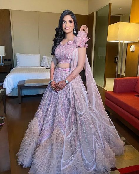 Dress For Sangeet Function, Sangeet Outfit Ideas, Engagement Dress For Bride, Reception Outfits, Indian Wedding Gowns, Sangeet Outfit, Latest Bridal Lehenga, Indian Wedding Fashion, Reception Outfit