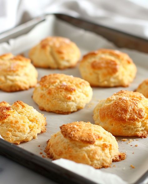 Whoa, I had no idea you could make these biscuits out of just 3 ingredients Mayo Biscuits, Cooktop Cove, Best Biscuit Recipe, Recipes Savory, Biscuit Sandwich, Homemade Bread Easy, Southern Kitchen, Biscuit Rolls, Drop Biscuits