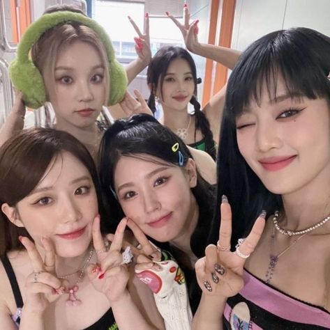 Nicha Yontararak, Yeh Shuhua, G-idle Soyeon, Cho Miyeon, Jeon Soyeon, Song Yuqi, G I Dle Miyeon, Cube Entertainment, G I Dle