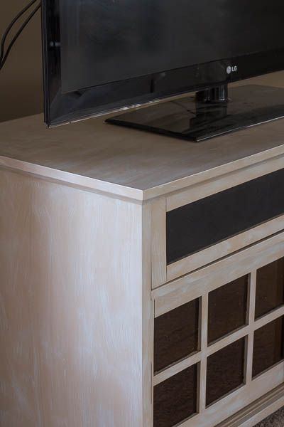 Update Tv Console, Refurbish Tv Cabinet, Painted Tv Console Ideas, Redone Tv Stand, Old Tv Console Repurpose, Refinish Tv Stand Tv Consoles, Old Tv Consoles, Black Tv Console, Tv Stand Makeover