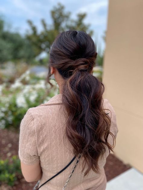 Serenade in Style: Wedding Ponytail Hairstyles for Romantic Brides Brunette Updo Hairstyles, Romantic Ponytail Hairstyles, Brown Wedding Hair, Side Ponytail Wedding Hairstyles, Side Ponytail Wedding, Ponytail Bridal Hair, Bridesmaid Ponytail, Mafia Man, Mocha Brown Hair