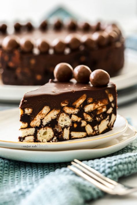 Chocolate Fridge Cake Recipes, No Bake Chocolate Cake Recipes, Refrigerator Cakes No Bake, No Bake Birthday Cake, Chocolate Biscuit Cake Recipe, No Bake Cake Recipe, Hedgehog Slice, Chocolate Fridge, Biscuit Cake Recipe