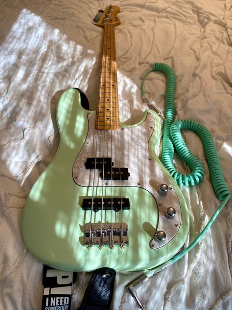 Bass refinish done with spray cans Cool Electric Basses, Bass Instrument Aesthetic, Cool Bass Guitar Designs, Bass Guitars Aesthetic, Electric Bass Aesthetic, Cute Bass Guitar, Pretty Bass Guitars, Bass Astethic, Cool Bass Guitars