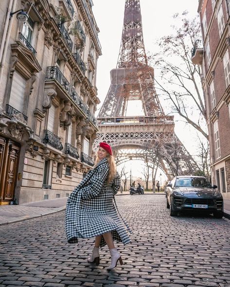 Rue de l’université in Paris in winter, one of the best places to capture the Eiffel Tower Eiffel Tower Picture Ideas, Paris In Winter, Eiffel Tower Pictures, Paris Shooting, Paris Photo Ideas, Torre Eiffel Paris, Eiffel Tower Photography, Paris Travel Photography, Paris Tour Eiffel