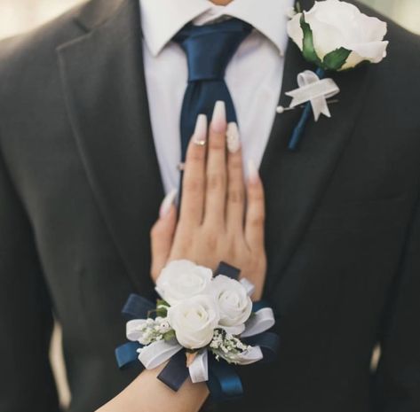 Navy Blue Corsage, Prom Corsage Blue, Prom Corsage White, Prom Flowers Corsage, Blue Corsage, White Corsage, Blue Boutonniere, Wrist Corsage Prom, Prom Corsage And Boutonniere