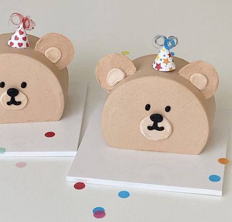 Korean Cake Bear, Bear Cake Aesthetic, Half Cake Design, Cute Bear Cake, Half Birthday Cake, Bear Birthday Cake, Cake Korean, Minimal Cake, Half Cake