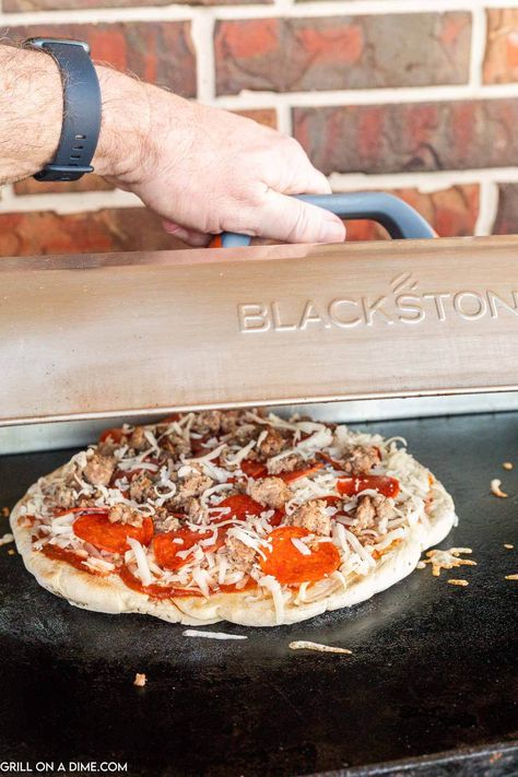 Blackstone Pizza Dough Recipe - grillonadime.com Black Stone Pizza Dough, Blackstone Pizza Dough Recipe, Blackstone Food Ideas, Blackstone Pizza Oven Recipes, Blackstone Pizza Recipes, Blackstone Pizza, Blackstone Meals, Grilled Pizza Recipes, Blackstone Grill Recipes