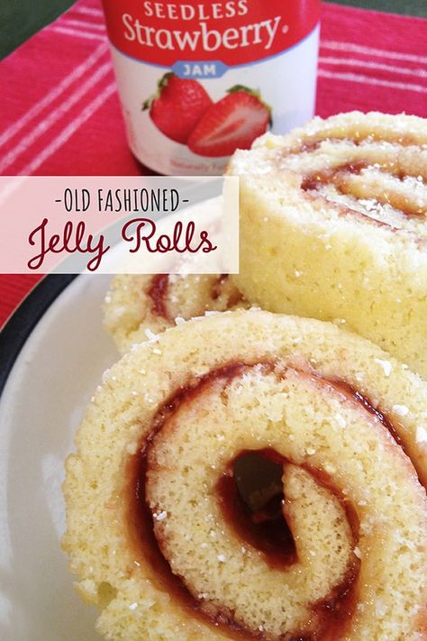 Strawberry Jam Recipes, Sugar Free Jelly, Jelly Rolls Recipe, Dessert Rolls, Stevia Sugar, Portuguese Recipe, Jelly Roll Cake, Swiss Rolls, Cake Slicer