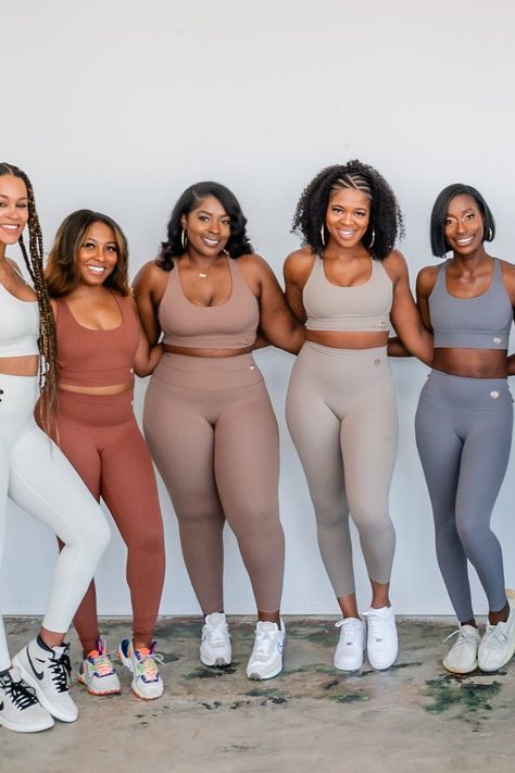 Buy 2 and Save 15% or Buy 4 or more and Save 20% or Sold as a set *** Athleisure has never looked so good. If you're like most fitness enthusiasts, you love feeling strong and empowered after a great workout. But finding the right gear to do so shouldn't be a workout in itself. You want something that looks good, feels good and is practical. The Royal Non-Seamless 2-Piece Set is the perfect fitness set for the modern woman who wants to work out while feeling like royalty. The buttery soft, weigh Workout Sets Plus Size, Womens Gym Fashion, Mid Size Workout Outfit, Dressy Athleisure Outfits, Workout Outfits Black Women, Work Out Outfits Women, Curvy Athleisure Outfits, Cute Gym Outfits For Women, Plus Size Workout Outfits