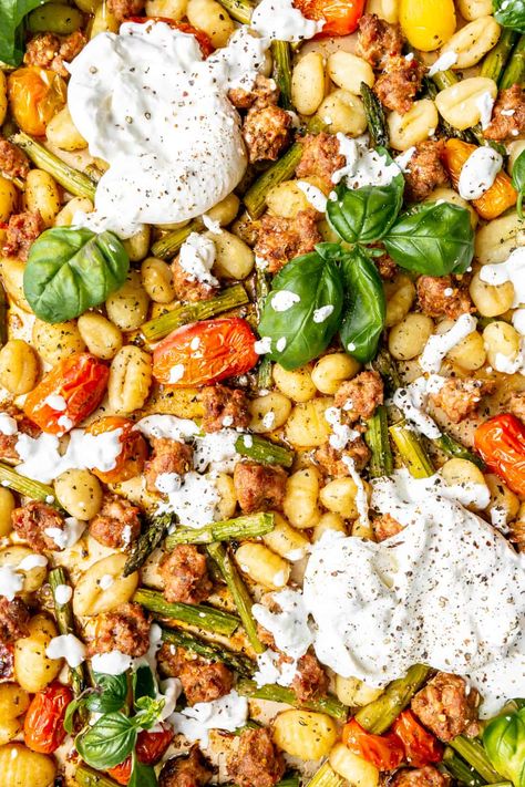 Gnocchi With Burrata, Sheet Pan Gnocchi, Burrata Recipe, Gluten Free Gnocchi, Mild Italian Sausage, Italian Spices, Sheet Pan Recipes, Baked Beans, Easy Pasta