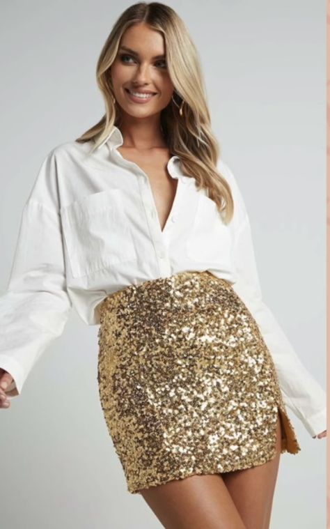 Gold Sequin Maxi Skirt, Mini Skirts With Boots, Gold Sequin Skirt Outfit, Gold Skirt Outfit, Glitter Skirt Outfit, Sequin Top And Skirt, Golden Skirt, Skirts Collection, Short Sequin Skirt