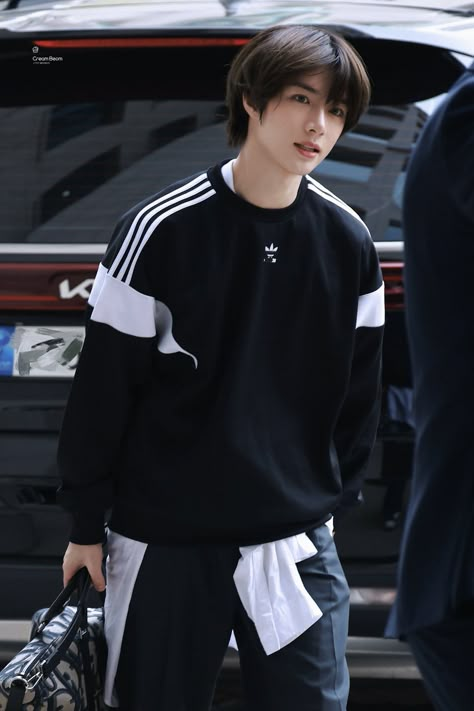 Txt Beomgyu, Tomorrow Together, Choi Beomgyu, Airport Fashion, Huening Kai, Tomorrow By Together, Airport Style, Kpop Fashion, Boyfriend Pictures