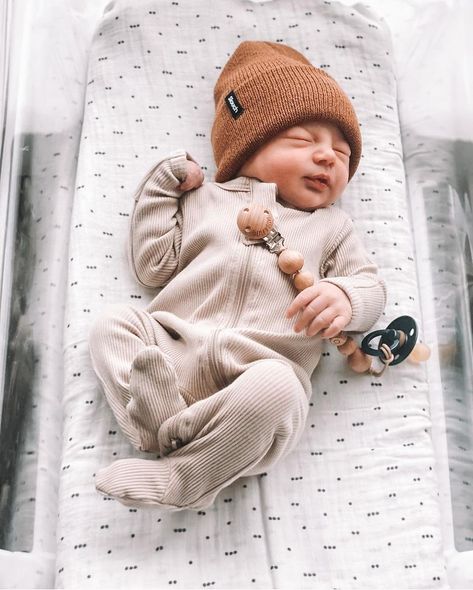 Worn Wild Boys Apparel on Instagram: “Newborn sweetness snuggled up in our Mebie Baby organic pjs 🖤 Doesn’t get much better! Mebie Baby Organic Cotton Ribbed Footed One Piece…” Baby Boy First Outfit Hospital, Baby Boy Hospital Announcement, Baby Boy Hospital Pictures, Baby Boy Hospital Outfit, Boy Hospital Outfit, Newborn Hospital Pictures, Cardigans Crochet, Twins Nursery